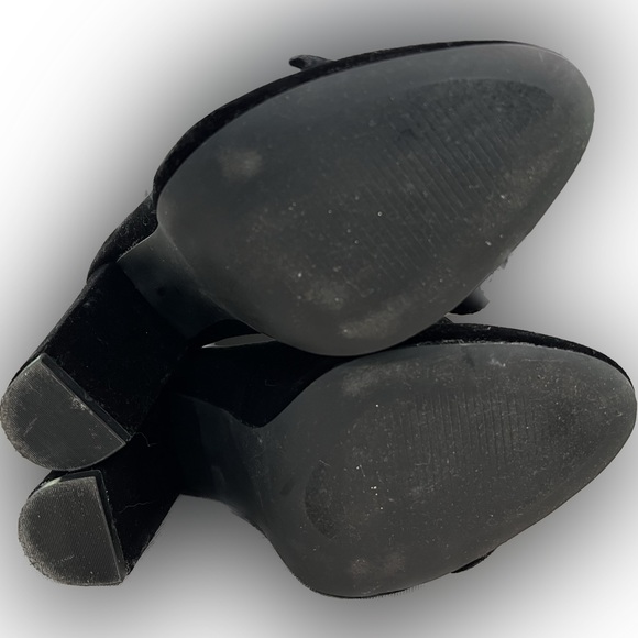 Velour Ruffle Pump - Picture 5 of 8